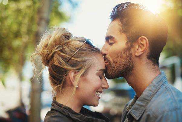Как понять, что мужчина влюблен: 8 красноречивых признаков