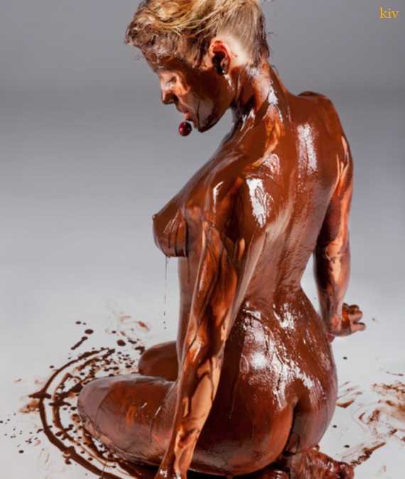 обмаж женщину шоколадом